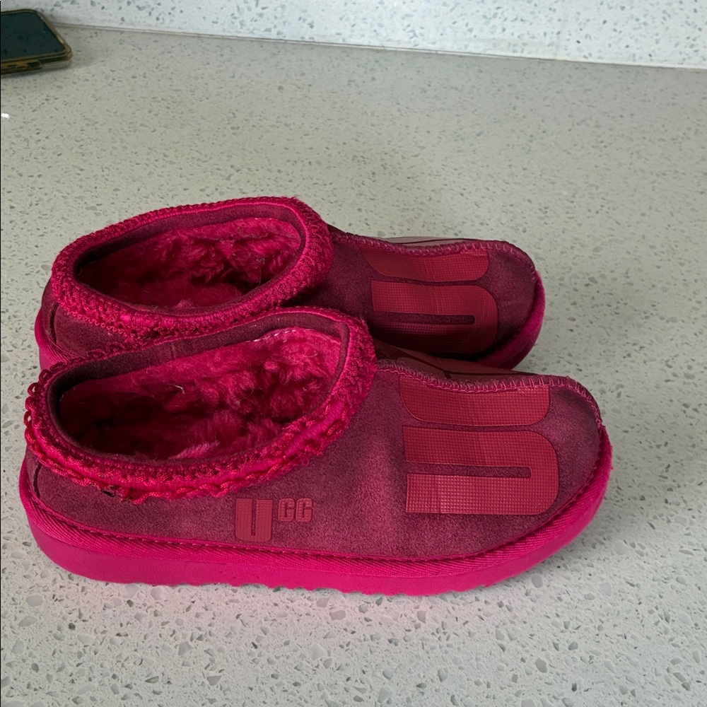 TASMAN UGG